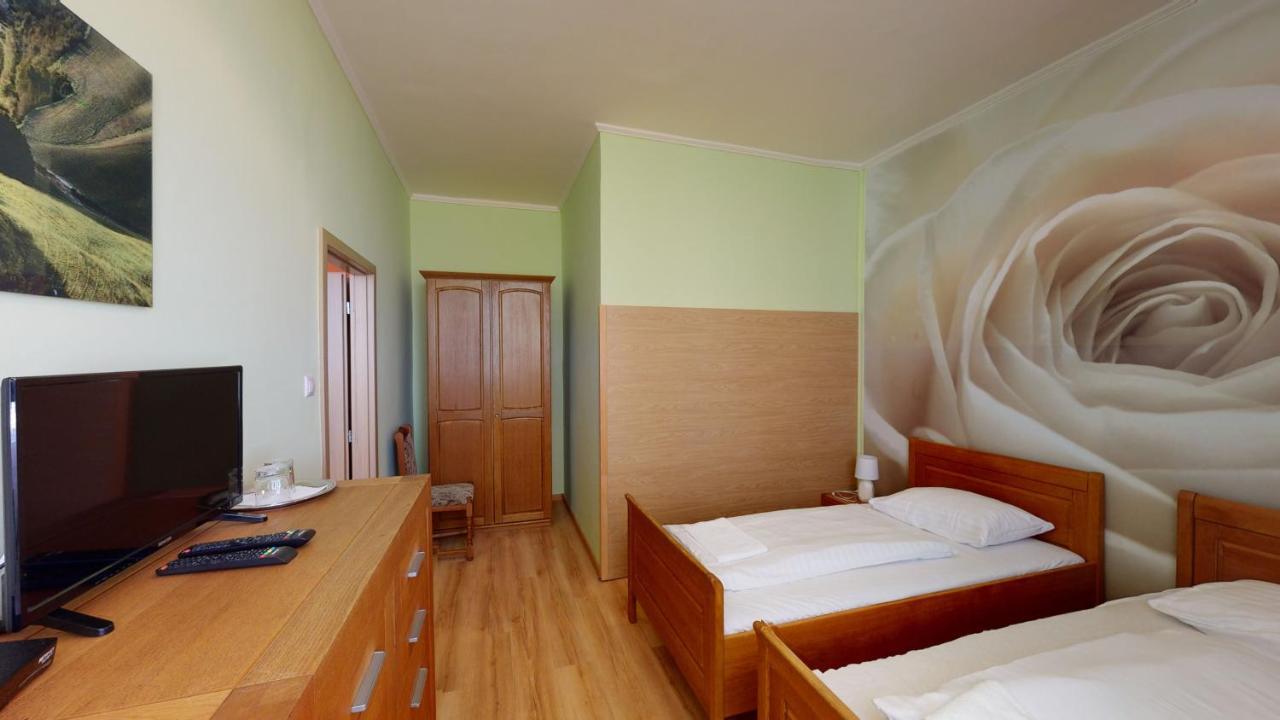 Hotel Hubert Nove Zamky Exterior photo