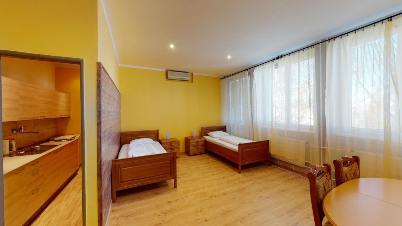 Hotel Hubert Nove Zamky Exterior photo