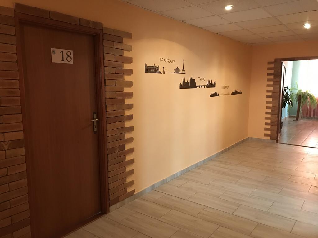 Hotel Hubert Nove Zamky Exterior photo