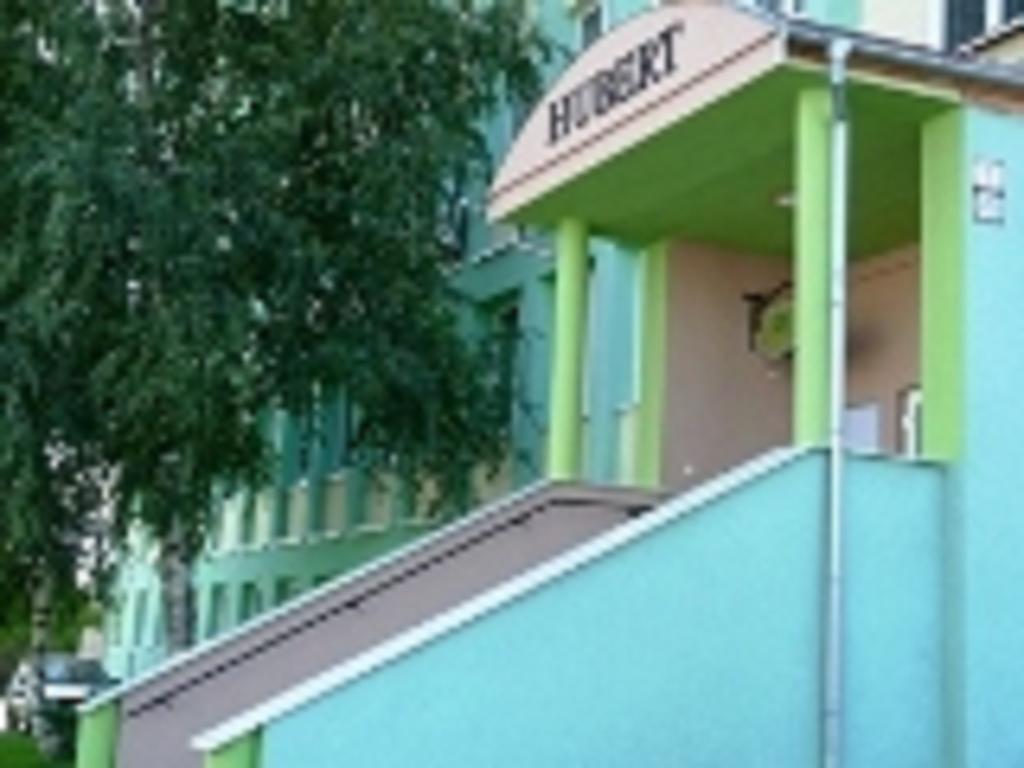 Hotel Hubert Nove Zamky Exterior photo